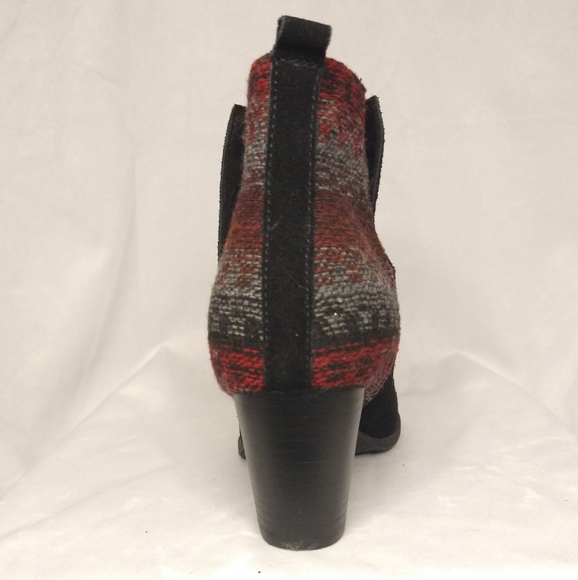 Minnetonka Mari Suede Black And Red Slip-on Ankle Bootie, size 7.5 - Picture 5 of 8